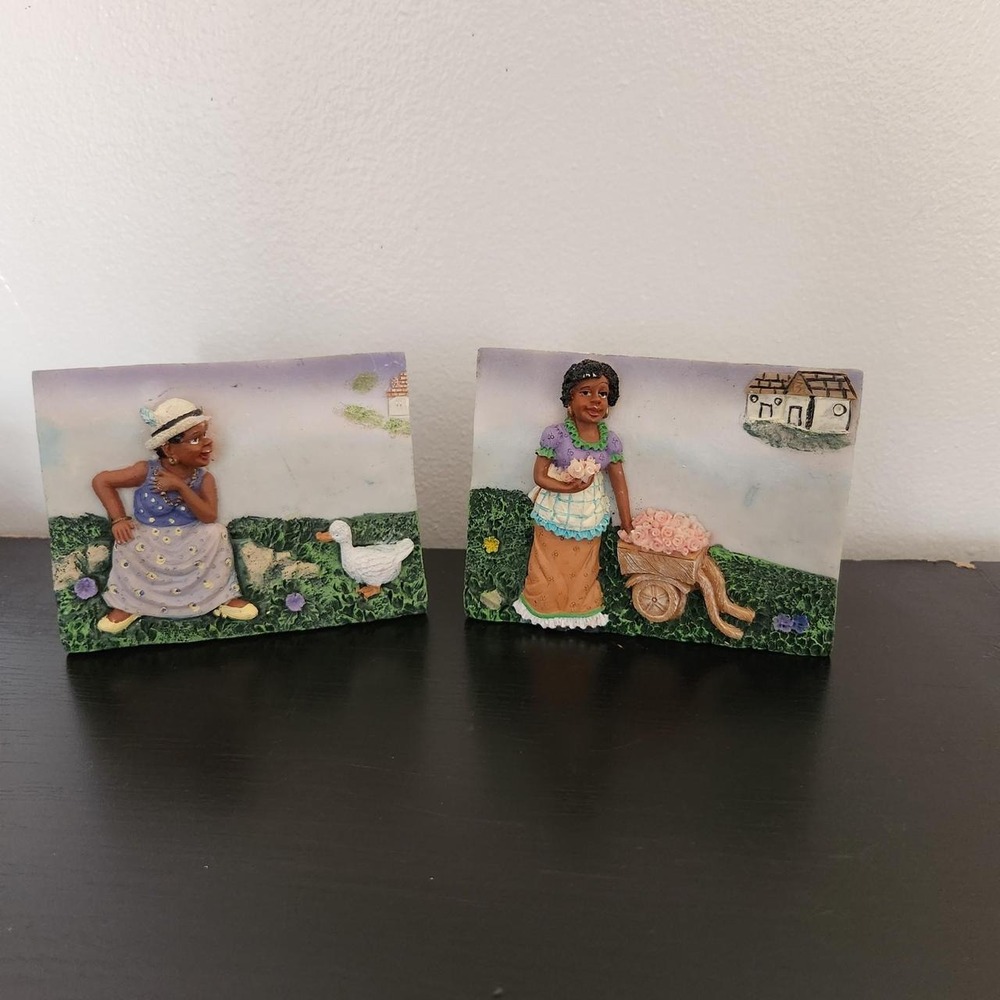 Set of 2 decorative 3D relief plaques